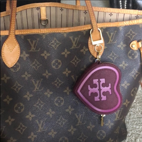 Tory Burch AirPods Case Holder Pouch Keychain - Picture 6 of 8